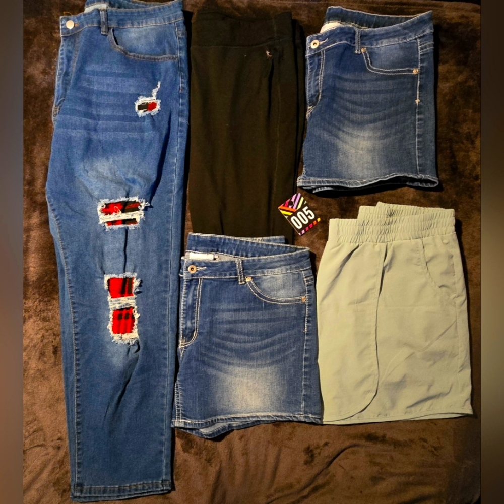 Lot/Bundle of 5 Womens Bottoms/Shorts (XL 16)